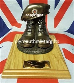 Worcestershire Regiment Presentation Boot & Beret Figure Light Oak base